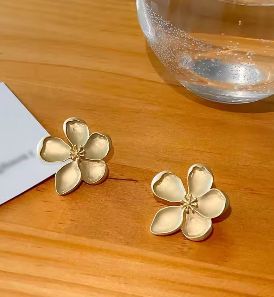 French Courtly Style Flower Earrings - High Touch