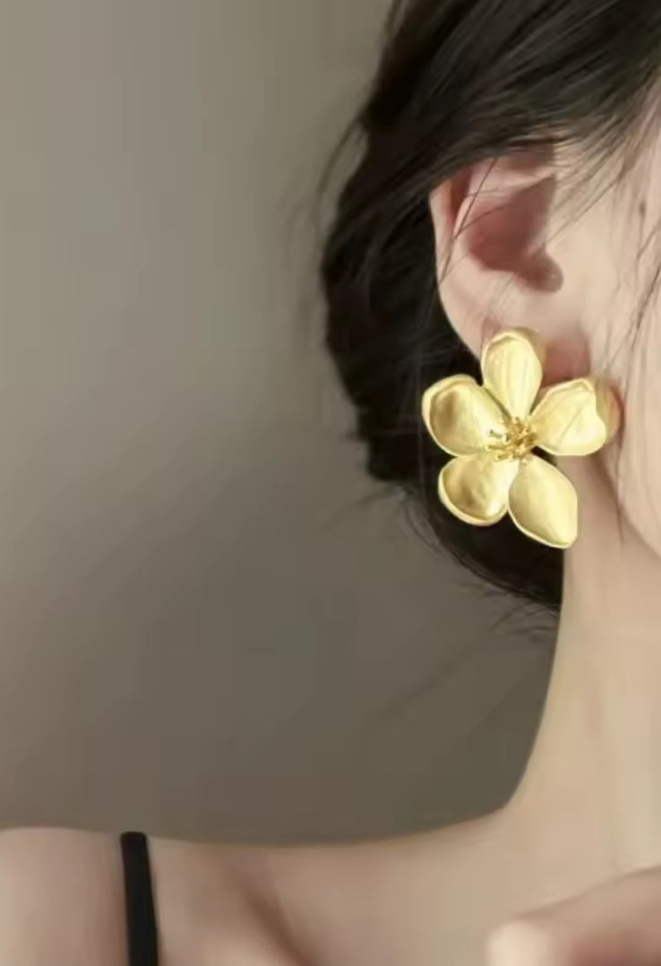 French Courtly Style Flower Earrings - High Touch