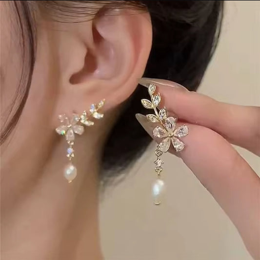 Exquisite Flower Shaped Crystal Stud Earrings