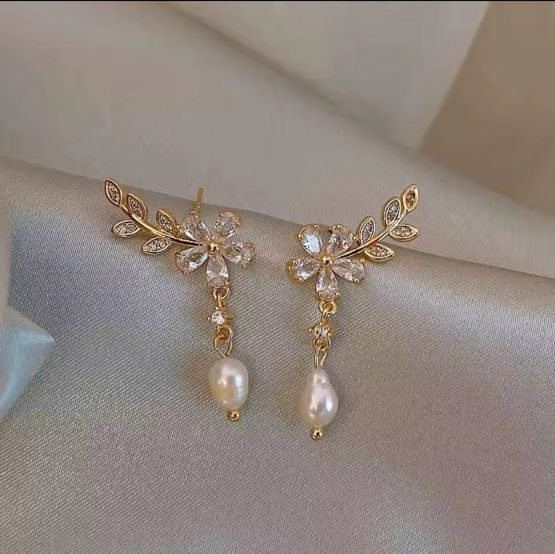 Exquisite Flower Shaped Crystal Stud Earrings